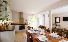 Orchard Croft Lodge, Chichester, New Property, New Listing, 5 STAR GOOGLE REPORTS , Sleeps 6, Split&Link King Beds, Sky TV, Free Sky Sports, Free Wi Fi, Very Quiet Location, 9 - Minutes from Wittering Beach, Private Parking For 6 Cars, Dog Friendly